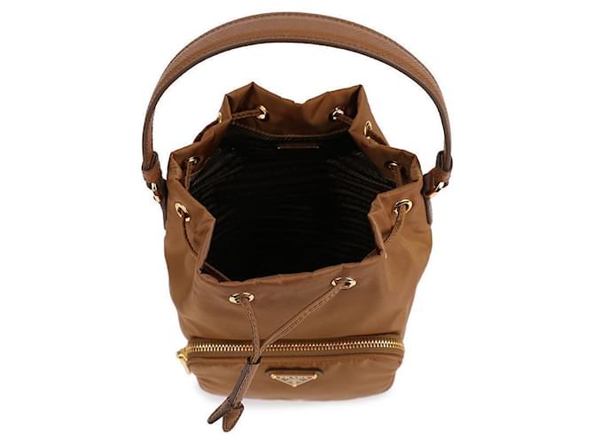Prada Borsa a secchiello Duet in Re-Nylon Marrone - vista 7