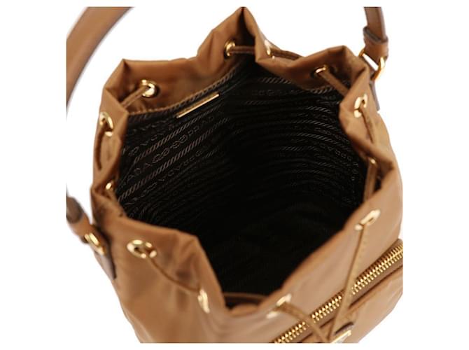 Prada Borsa a secchiello Duet in Re-Nylon Marrone - vista 8