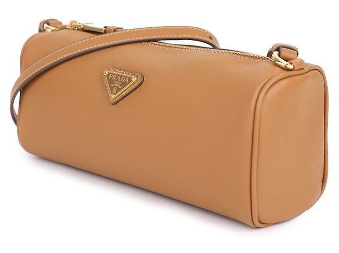 Prada Bolsa de ombro feminina em couro macio com logo triangular Marrom - vista 4