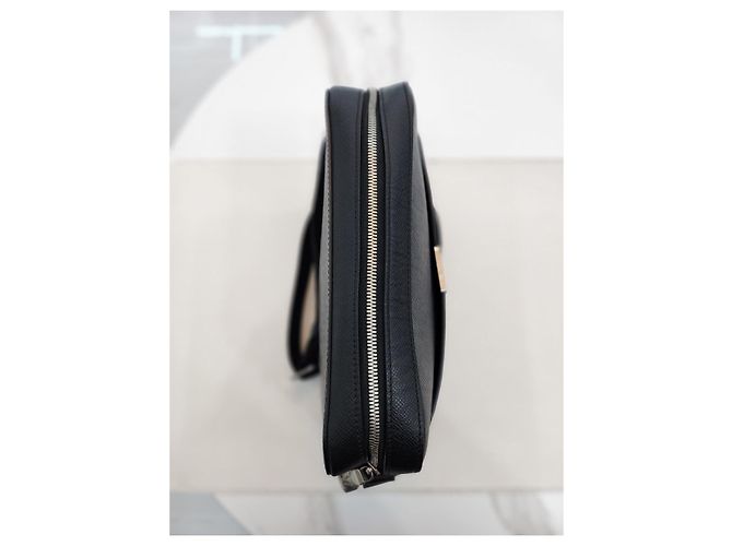 Louis Vuitton Borsa a tracolla Tyga Anton PM Messenger Nero - vista 3