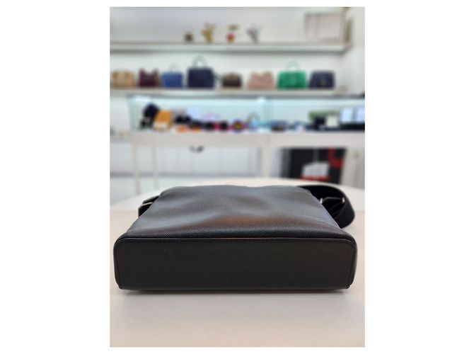 Louis Vuitton Borsa a tracolla Tyga Anton PM Messenger Nero - vista 7