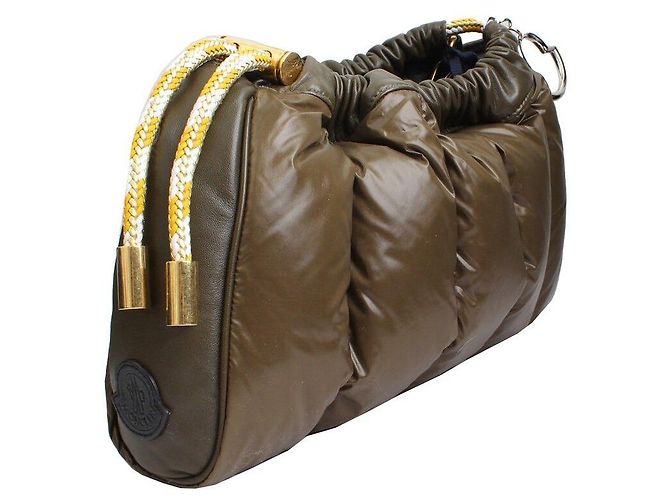 Moncler Bolsa transversal acolchoada com acabamento em pele de cordeiro Verde - vista 2