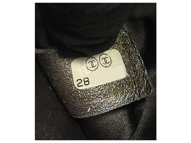 Chanel Borsa a spalla con catena in rilievo CC argento - vista 10