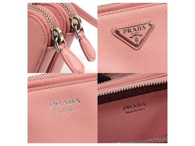 Prada Mini Bolsa Triangular Saffiano Rosa - vista 2