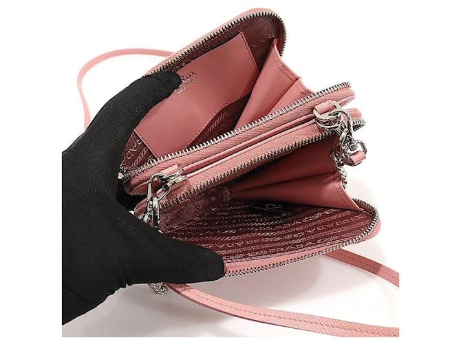 Prada Mini Bolsa Triangular Saffiano Rosa - vista 7