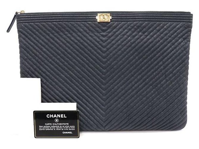 Boy Chanel Clutch Grande in Metallo Dorato Chevron Blu Navy (Serie) - vista 4