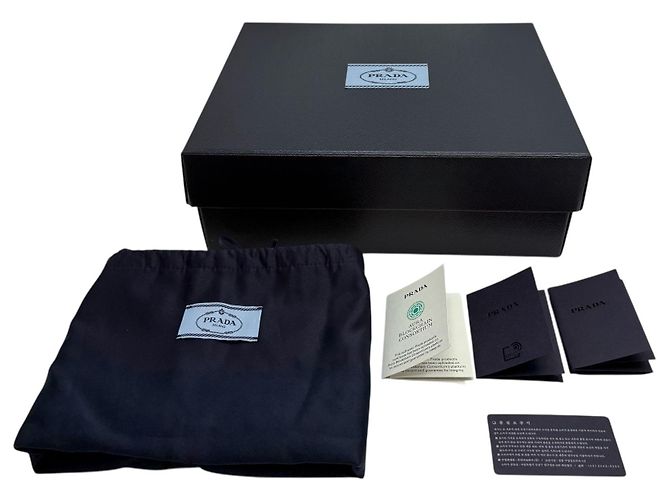Sound Prada Piccola borsa a spalla in pelle morbida con charms Nero - vista 8