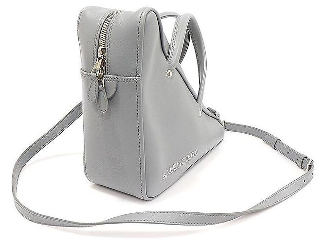 Balenciaga Duffle Triangular Pequeno em Couro de Bezerro Cinza Marrom - vista 3