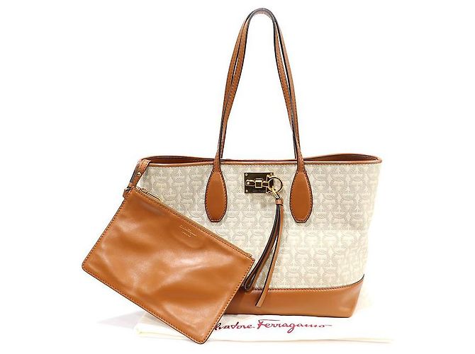 Salvatore Ferragamo Borsa a spalla Gancini Jacquard avorio in tono oro Bianco - vista 2