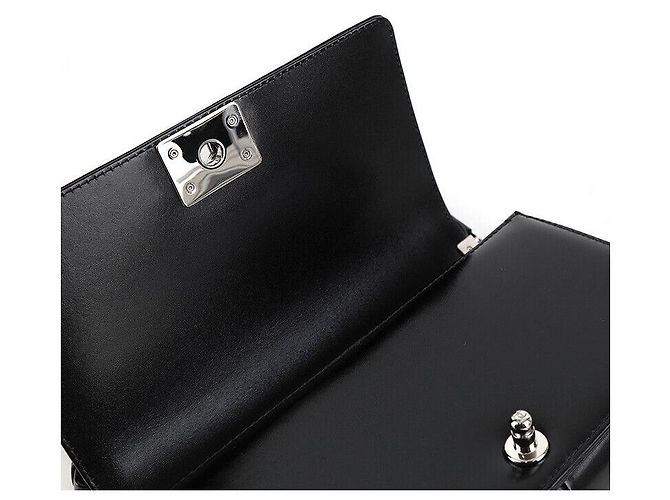 Le Boy Chanel Bolsa Boy Flap média em couro de bezerro preto prateado - vista 6