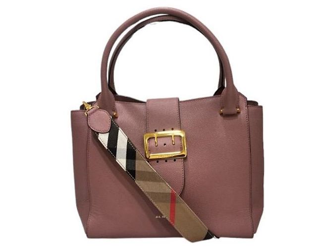 Burberry Bolsa de duas vias em couro texturizado com fivela Rosa - vista 8