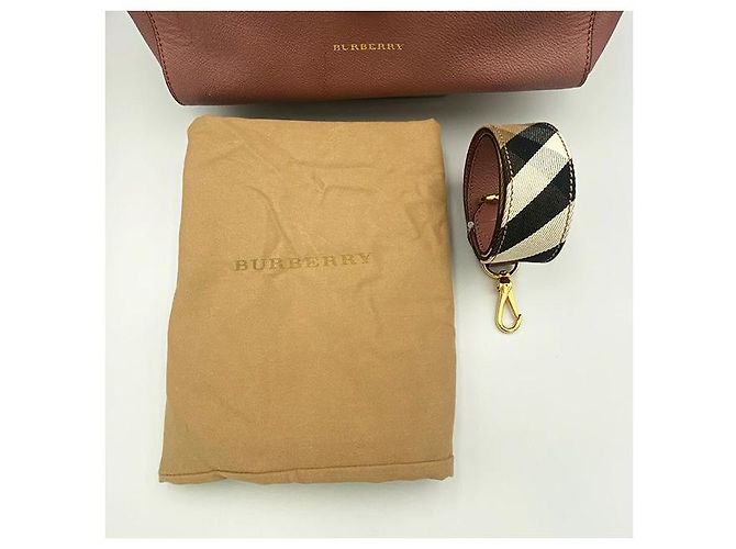 Burberry Bolsa de duas vias em couro texturizado com fivela Rosa - vista 9