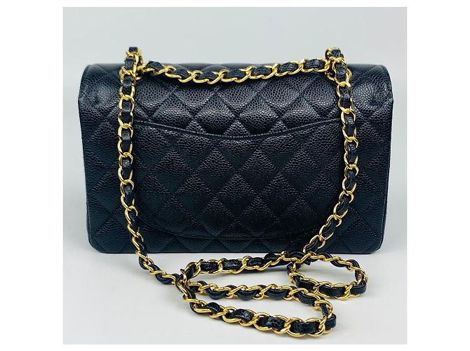 Chanel Borsa Flap Piccola Classica in Caviar Nero con Finiture Dorate - vista 2
