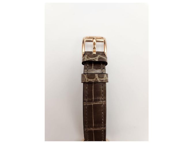 Hermès Cape Cod Small Diamond Bezel Gold Case Years Golden - view 10