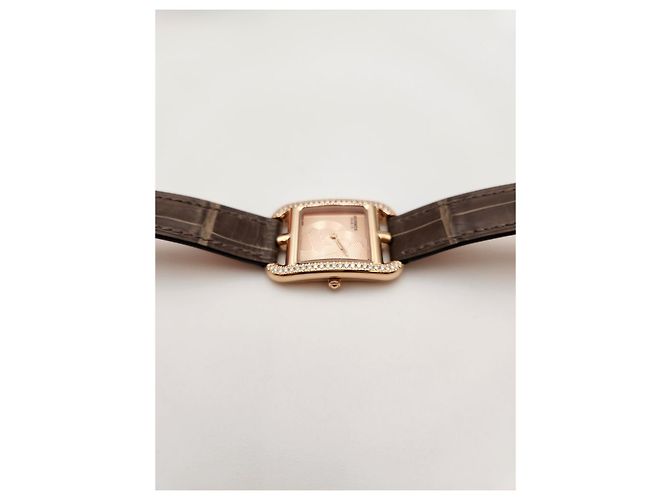 Hermès Cape Cod Small Diamond Bezel Gold Case Years Golden - view 9