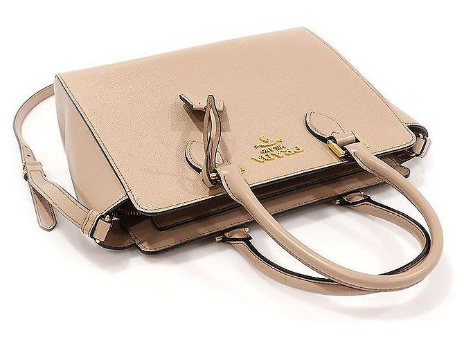 Prada Logo in lettere dorate in pelle di vitello morbida Saffiano beige Marrone - vista 4