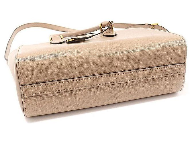 Prada Logo in lettere dorate in pelle di vitello morbida Saffiano beige Marrone - vista 5