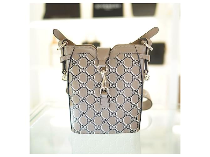 Gucci Borsa a spalla mini secchiello GG Shadow Marrone - vista 3
