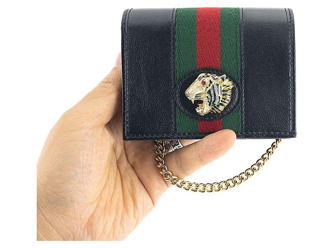 Gucci Schwarze Leder-Kartenetui mit Kette - Ansicht 4