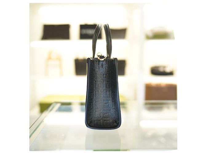 Givenchy Borsa Mini Cross Two-Way in Pelle Nera Nero - vista 14