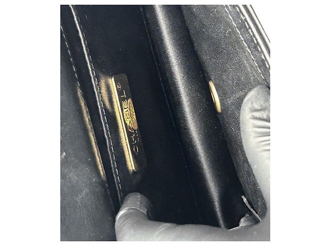 Chanel Borsa a spalla nera CC in rilievo con catena - vista 8