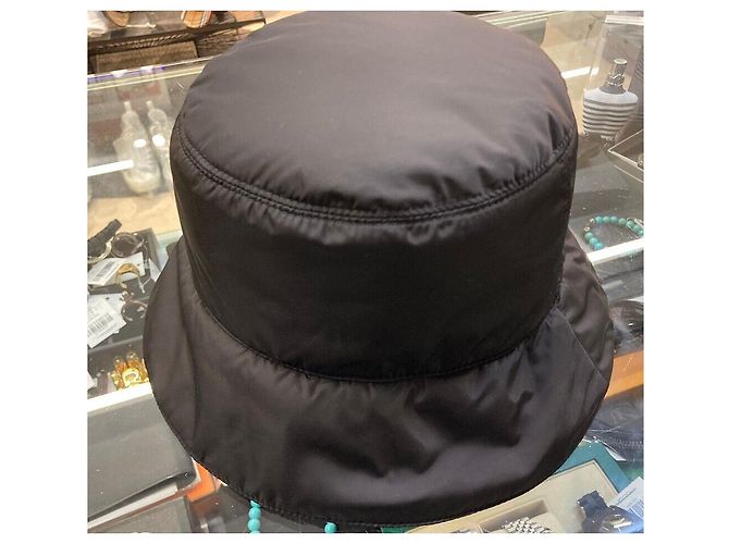 Fendi Schwarzer Nylon Bucket Hat mit gelbem quadratischem Logo - Ansicht 5