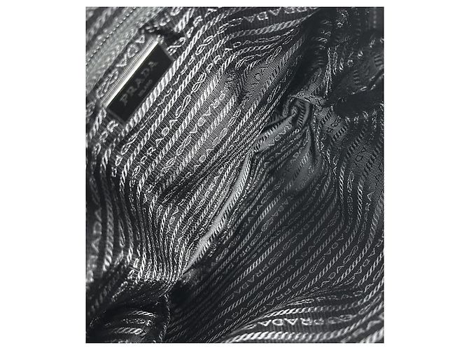 Prada Bolsa mensageiro em Re-Nylon preta - vista 4