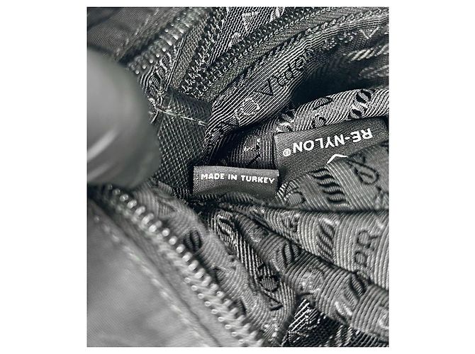 Prada Bolsa mensageiro em Re-Nylon preta - vista 5