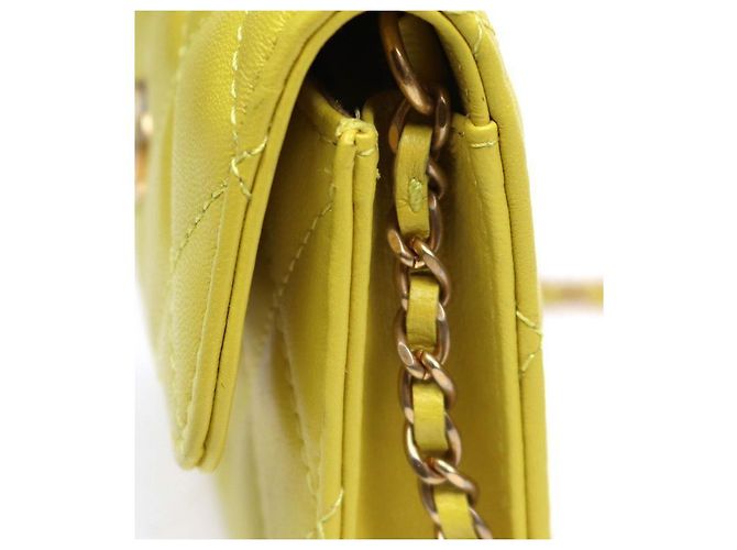 Chanel Mini borsa a tracolla in catena dorata gialla - vista 7