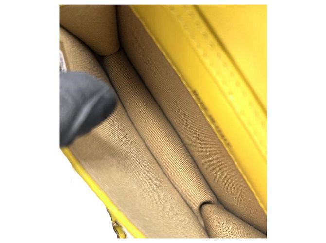 Chanel Mini borsa a tracolla in catena dorata gialla - vista 9
