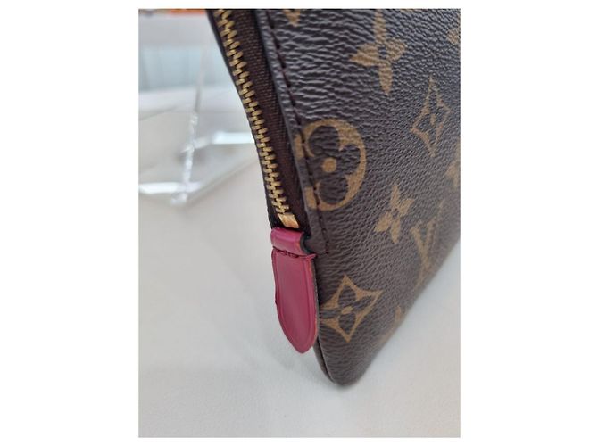 Louis Vuitton Borsa Clutch Etui Voyage MM in Tela Monogram Marrone - vista 12