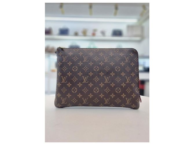 Louis Vuitton Borsa Clutch Etui Voyage MM in Tela Monogram Marrone - vista 7