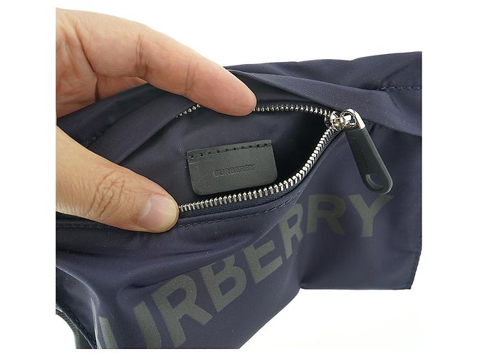 Burberry Bolsa de tirantes de nailon azul marino - vista 9
