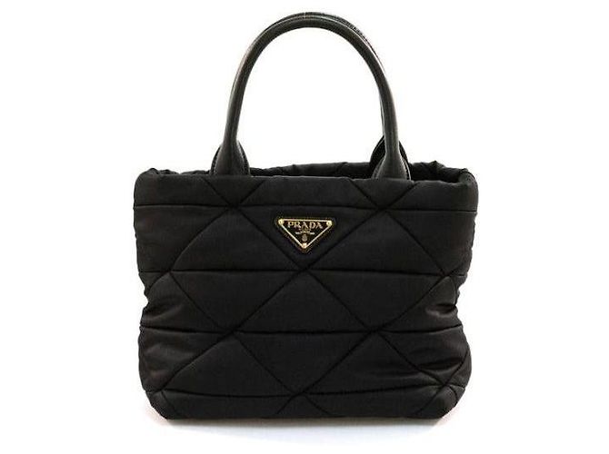 Tote Prada Kleine gepolsterte Tasche aus recyceltem Nylon Schwarz - Ansicht 4