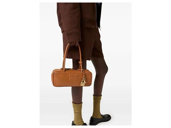 Miu Miu Kleiner Lederbogenbeutel Braun - Ansicht 4