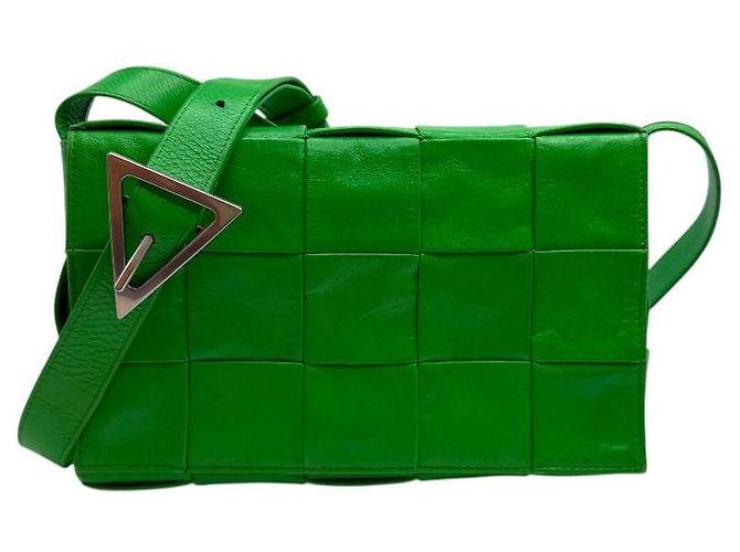 Cassette Bottega Veneta Borsa a tracolla in pelle intrecciata Parricat Verde - vista 2