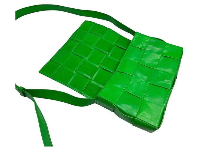Cassette Bottega Veneta Borsa a tracolla in pelle intrecciata Parricat Verde - vista 9