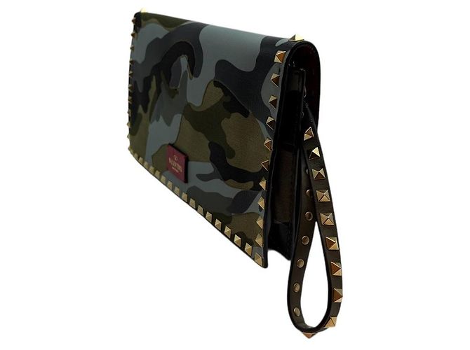Valentino Clutch Camouflage in Tela Napa Rockstud Marrone - vista 3