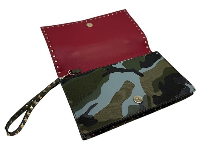 Valentino Clutch Camouflage in Tela Napa Rockstud Marrone - vista 5