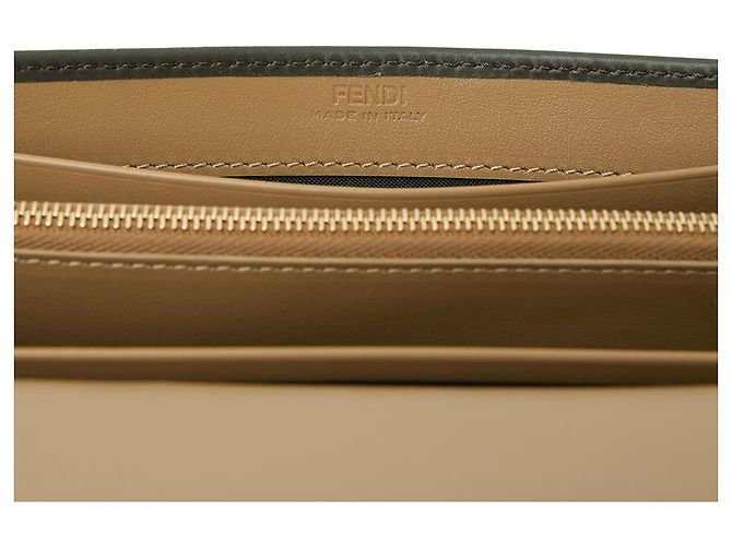 Fendi Cartera larga con cadena para mujeres - vista 9