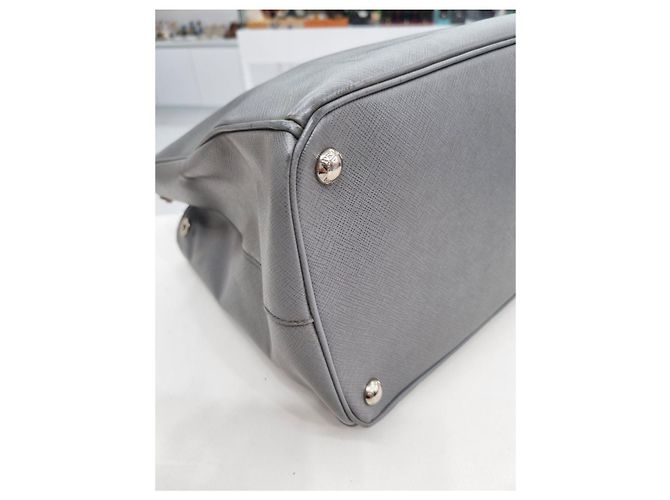 Prada Borsa tote e borsa a spalla Saffiano Lux grigia Marrone - vista 17