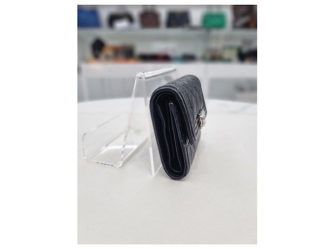 Chanel Serie de Carteras con Solapa Boy Caviar Negro - vista 11