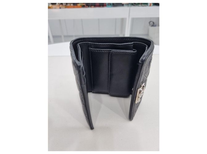 Chanel Serie de Carteras con Solapa Boy Caviar Negro - vista 16