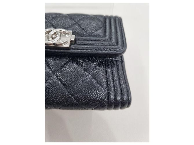 Chanel Serie de Carteras con Solapa Boy Caviar Negro - vista 19