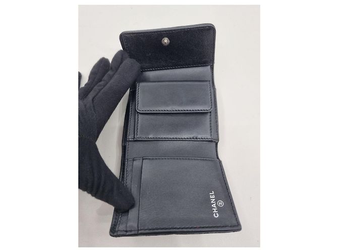 Chanel Serie de Carteras con Solapa Boy Caviar Negro - vista 21