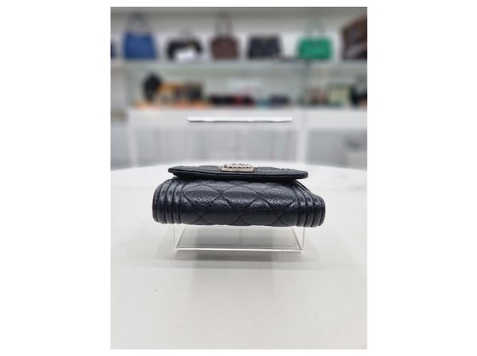 Chanel Serie de Carteras con Solapa Boy Caviar Negro - vista 6