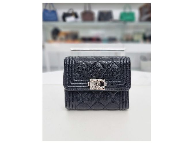 Chanel Serie de Carteras con Solapa Boy Caviar Negro - vista 8