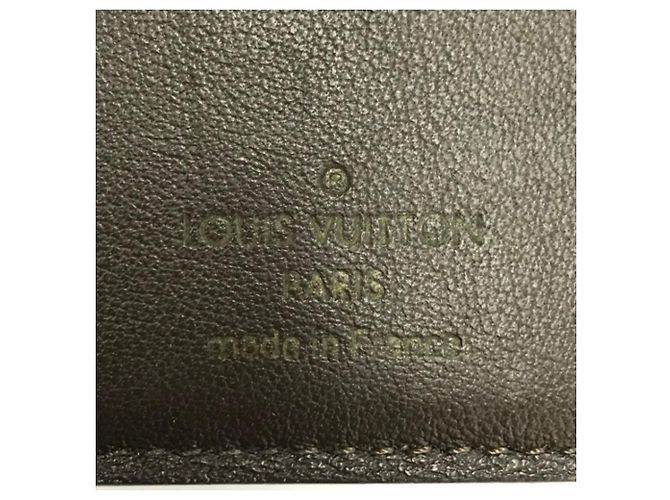 Billetera Compacta Tri-fold Capucines de Louis Vuitton Beige - vista 6