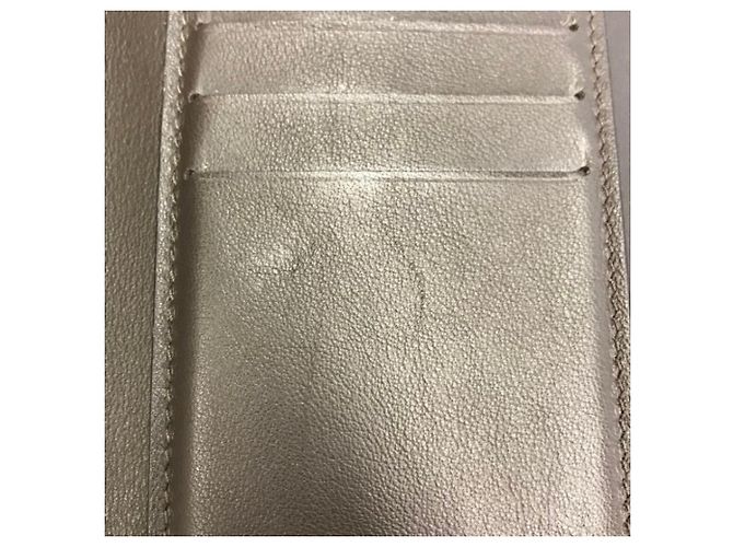 Billetera Compacta Tri-fold Capucines de Louis Vuitton Beige - vista 7