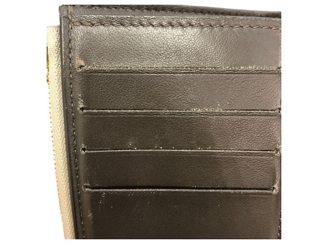 Billetera Compacta Tri-fold Capucines de Louis Vuitton Beige - vista 8